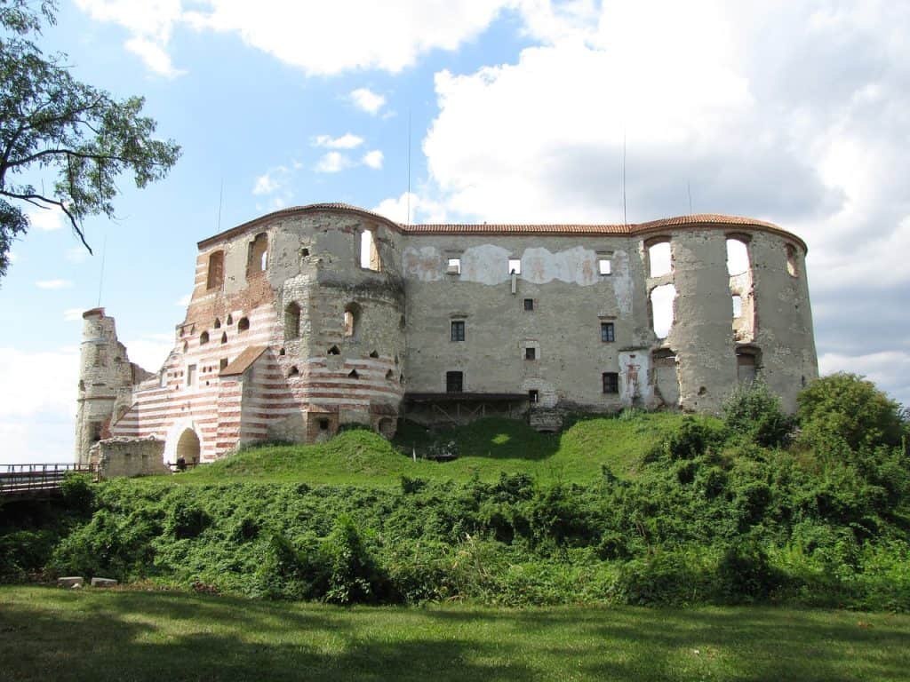 Яновец - замок 