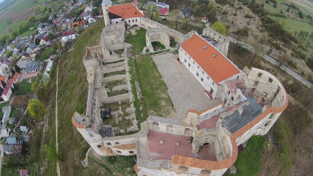 Janowiec - das Schloss aus der Vogelperspektive. Autor: Fallaner, Lizenz CC BY-SA 4.0